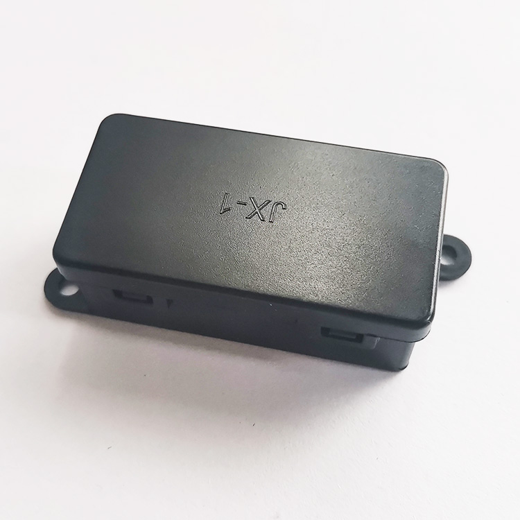 两位防水接线盒付两个胶塞卡扣式带耳接线盒自锁式接线盒